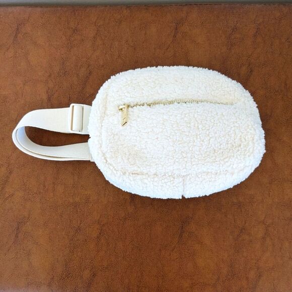Sondra Roberts Squared Belt Bag sherpa cream colored fanny pack - Picture 1 of 4
